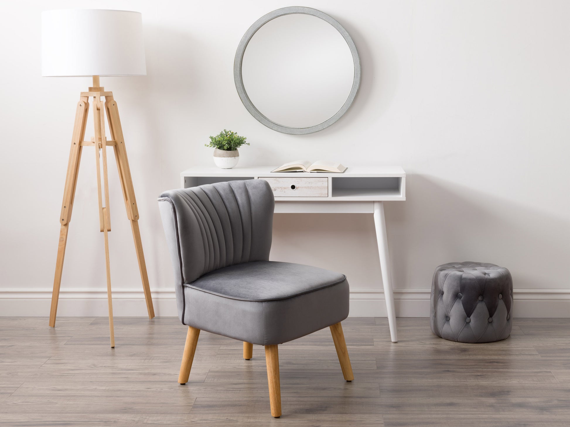 Luxurious velvet accent chair in rich emerald green with gold metal legs, tufted backrest, and plush cushioning, perfect for modern living rooms or stylish home offices.